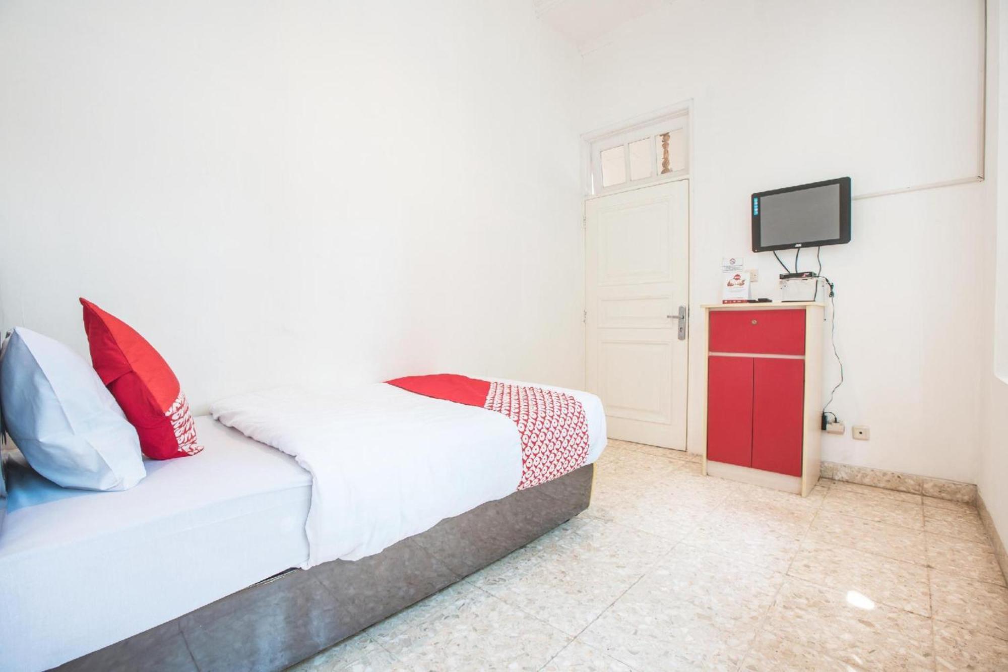 Capital O 332 Residence G17 Kemang Jakarta Buitenkant foto