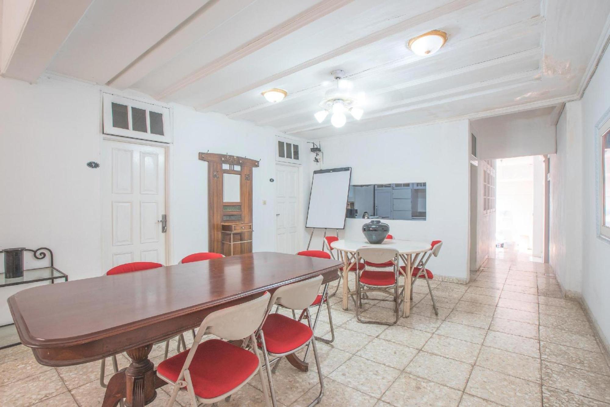 Capital O 332 Residence G17 Kemang Jakarta Buitenkant foto