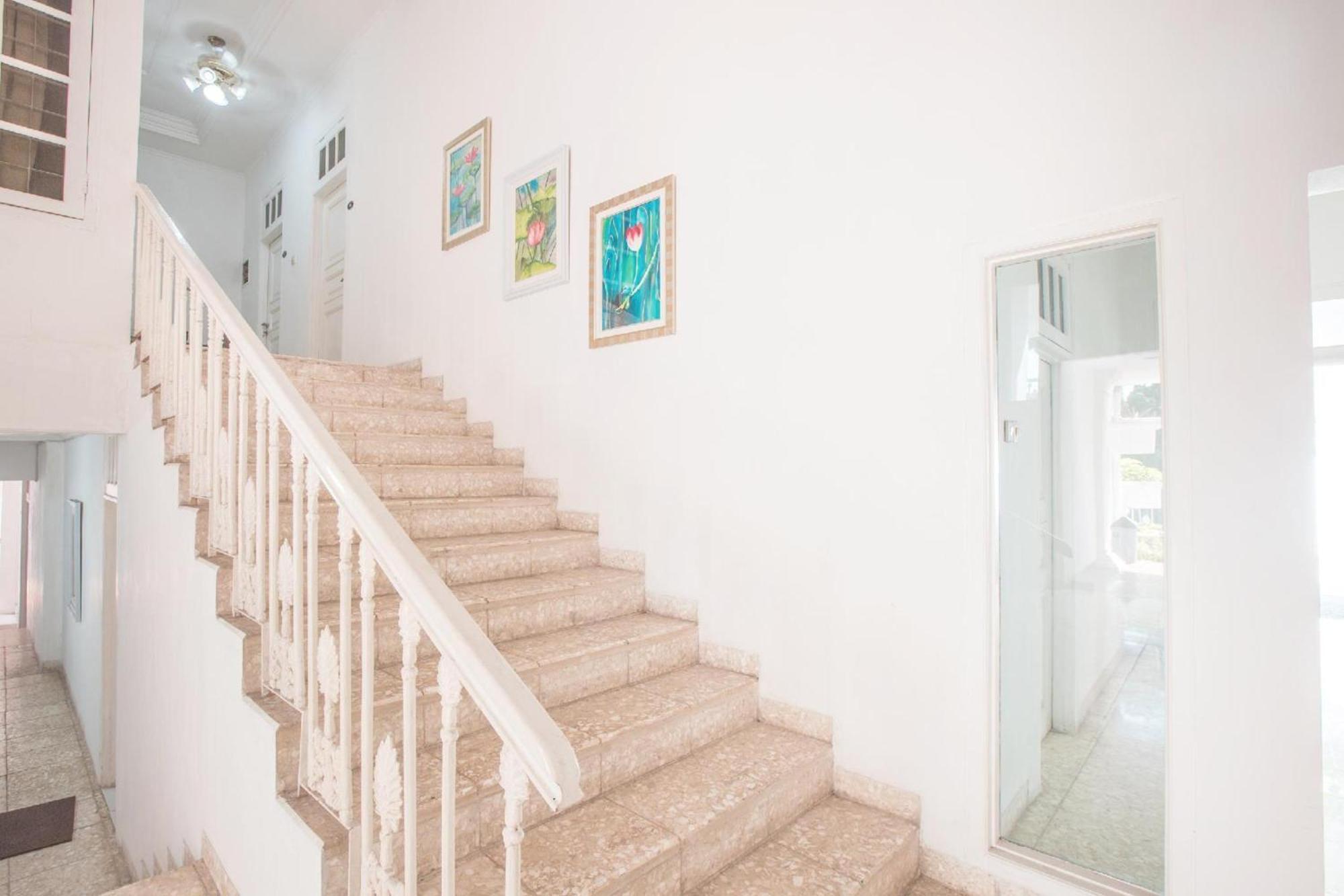 Capital O 332 Residence G17 Kemang Jakarta Buitenkant foto